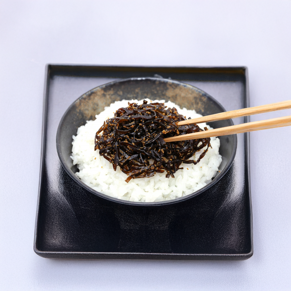 白米に昆布が乗った画像